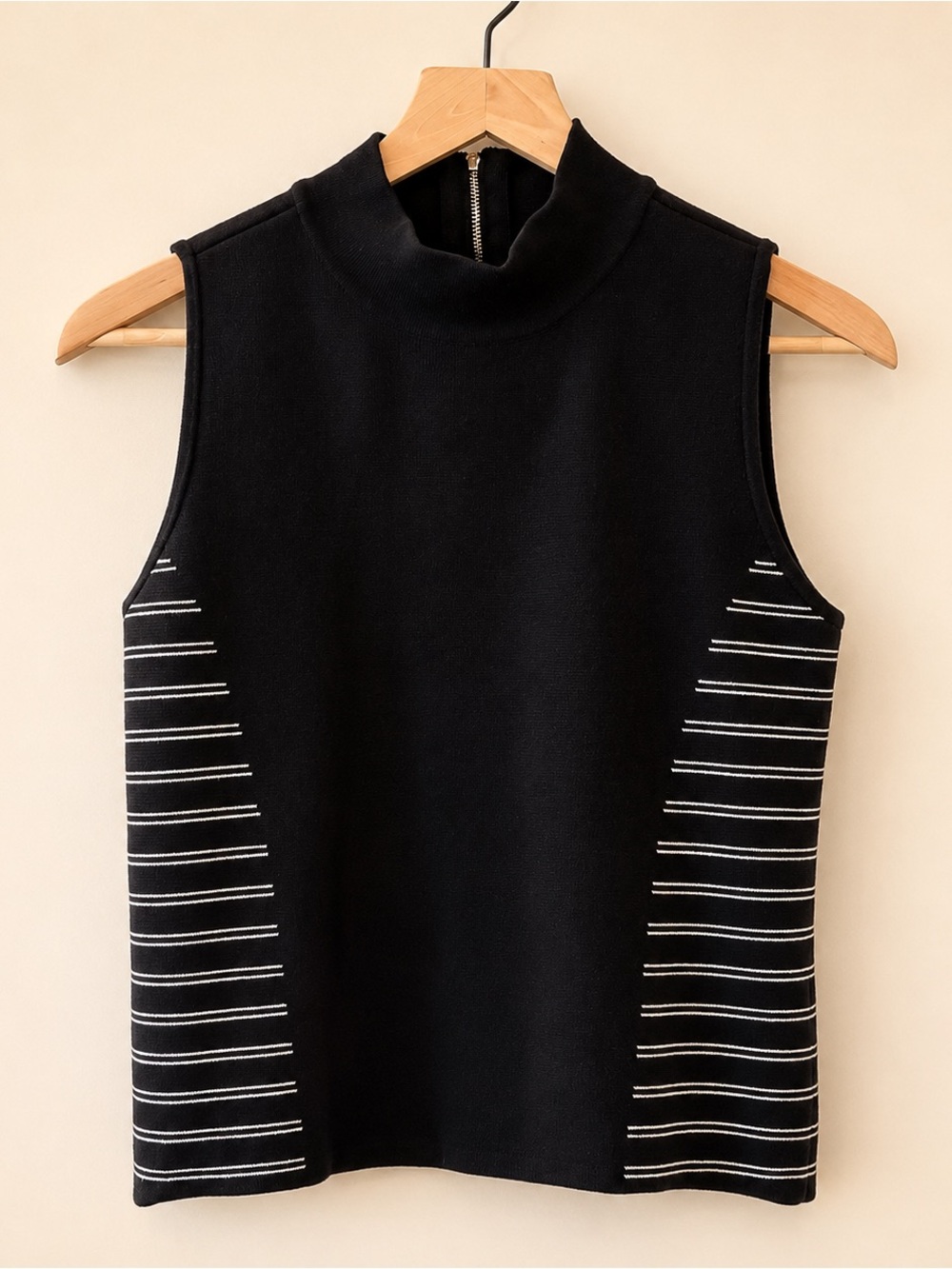 🖤 White House Black Market Mock Neck Sweater Tank